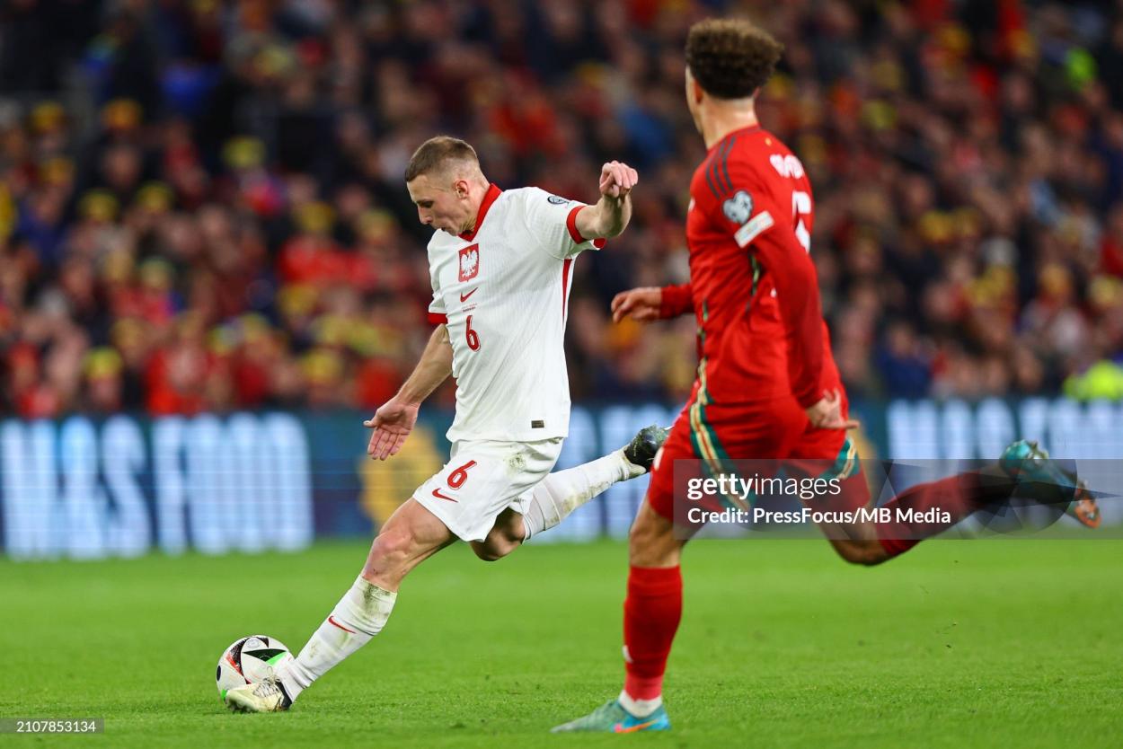 CARDIFF, WALES - MARCH 26: Jakub Piotrowski of Poland takes a shot on goal during the UEFA EURO 2024 Play-Offs semifinal match between Wales and Poland at Cardiff City Stadium on March 26, 2024 in Cardiff, Wales.(Photo by Pawel Andrachiewicz/PressFocus/MB Media/Getty Images)