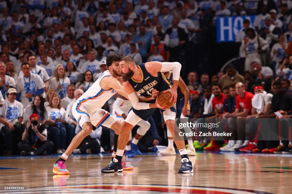 OKLAHOMA CITY, OK - APRIL 21: Chet Holmgren #7 of the <strong><a  data-cke-saved-href='https://www.vavel.com/en-us/nba/2024/03/18/1176587-top-five-tastiest-nba-fixtures-this-week.html' href='https://www.vavel.com/en-us/nba/2024/03/18/1176587-top-five-tastiest-nba-fixtures-this-week.html'>Oklahoma City</a></strong> Thunder plays defense during the game against Jonas Valanciunas #17 of the New <strong><a  data-cke-saved-href='https://www.vavel.com/en-us/nba/2024/03/16/1176327-the-odyssey-of-zion-williamson.html' href='https://www.vavel.com/en-us/nba/2024/03/16/1176327-the-odyssey-of-zion-williamson.html'>Orleans Pelicans</a></strong> during Round 1 Game 1 of the 2024 NBA Playoffs on April 21, 2024 at Paycom Arena in <strong><a  data-cke-saved-href='https://www.vavel.com/en-us/nba/2024/03/18/1176587-top-five-tastiest-nba-fixtures-this-week.html' href='https://www.vavel.com/en-us/nba/2024/03/18/1176587-top-five-tastiest-nba-fixtures-this-week.html'>Oklahoma City</a></strong>, Oklahoma. NOTE TO USER: User expressly acknowledges and agrees that, by downloading and or using this photograph, User is consenting to the terms and conditions of the Getty Images License Agreement. Mandatory Copyright Notice: Copyright 2024 NBAE (Photo by Zach Beeker/NBAE via Getty Images)