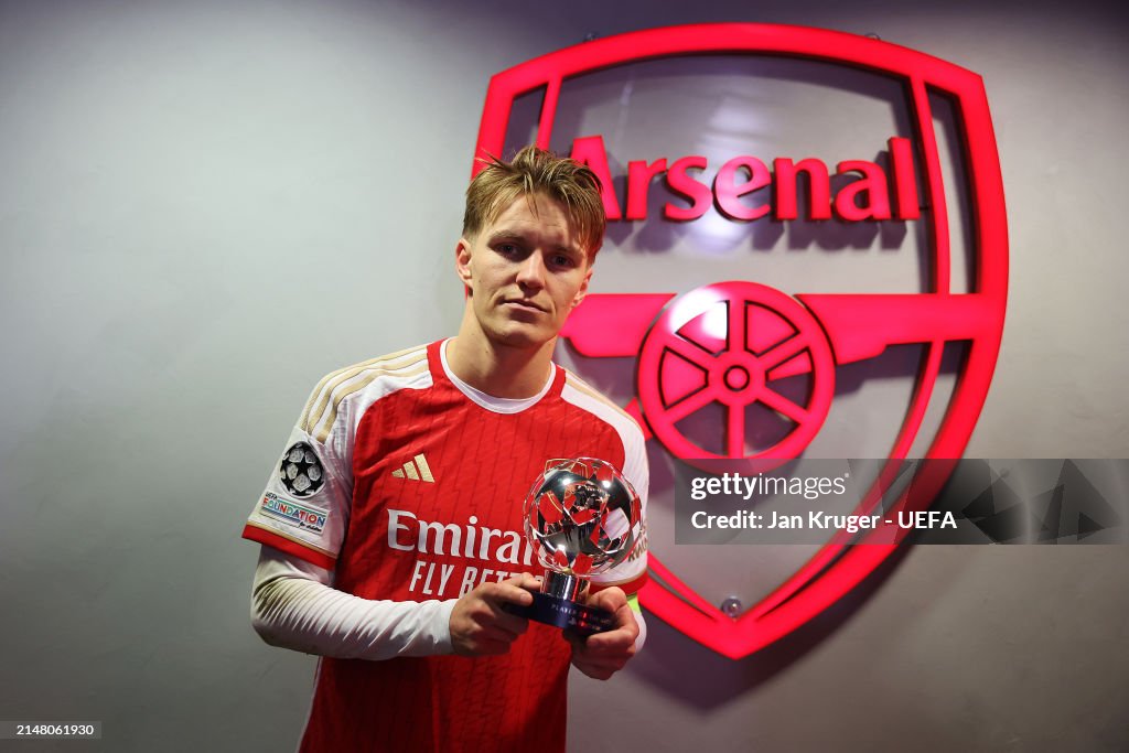 Martin Odegaard of Arsenal poses for a photo with the Playstation Player of the Match trophy after the UEFA Champions League quarter-final first leg match between Arsenal FC and FC Bayern München at Emirates Stadium on April 09, 2024 in London, England. (Photo by Jan Kruger - UEFA/UEFA via Getty Images)