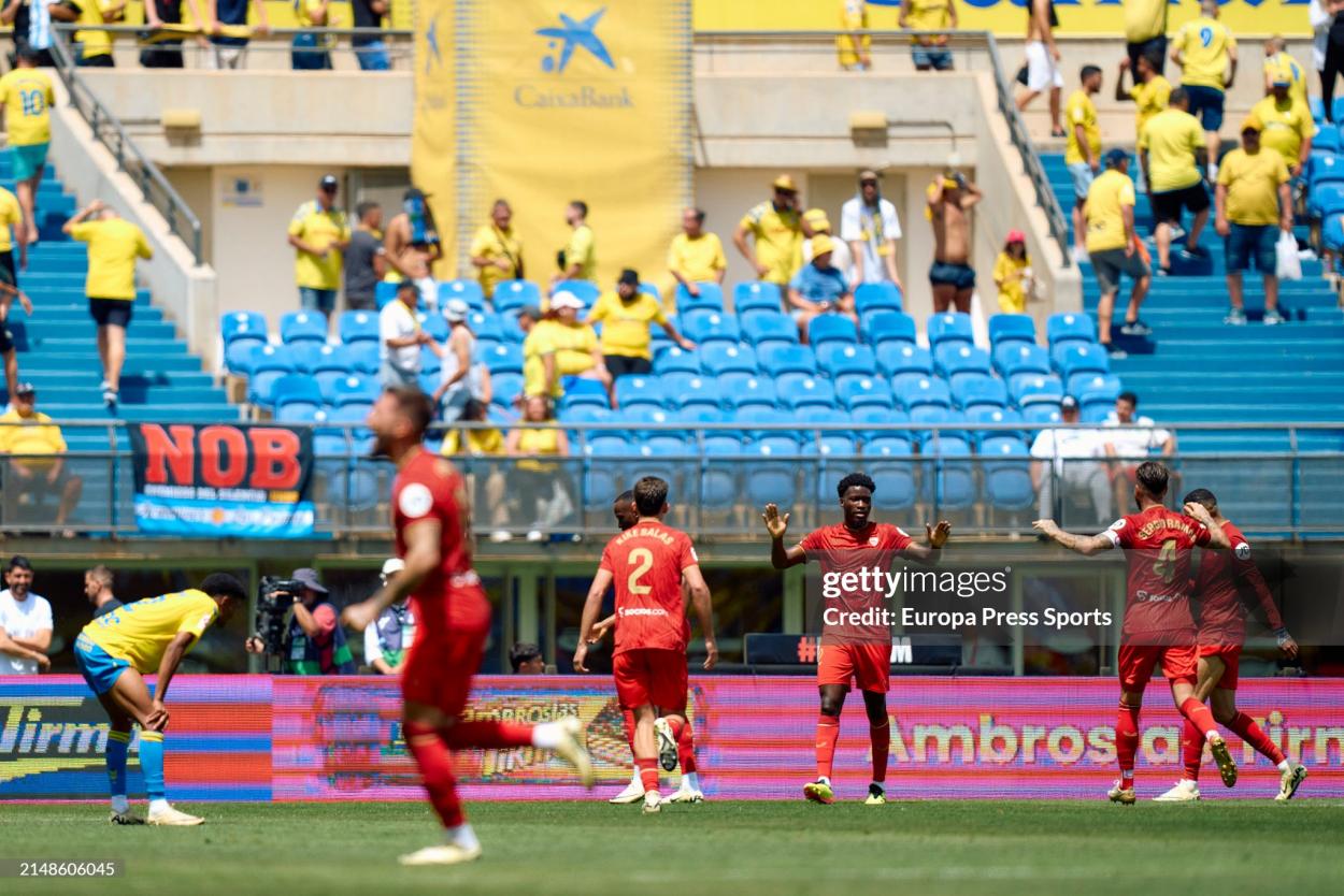 Los jugadores sevillistas yendo a celebrar el definitivo 0-2 contra la UD Las Palmas | Foto: Gettyimages
