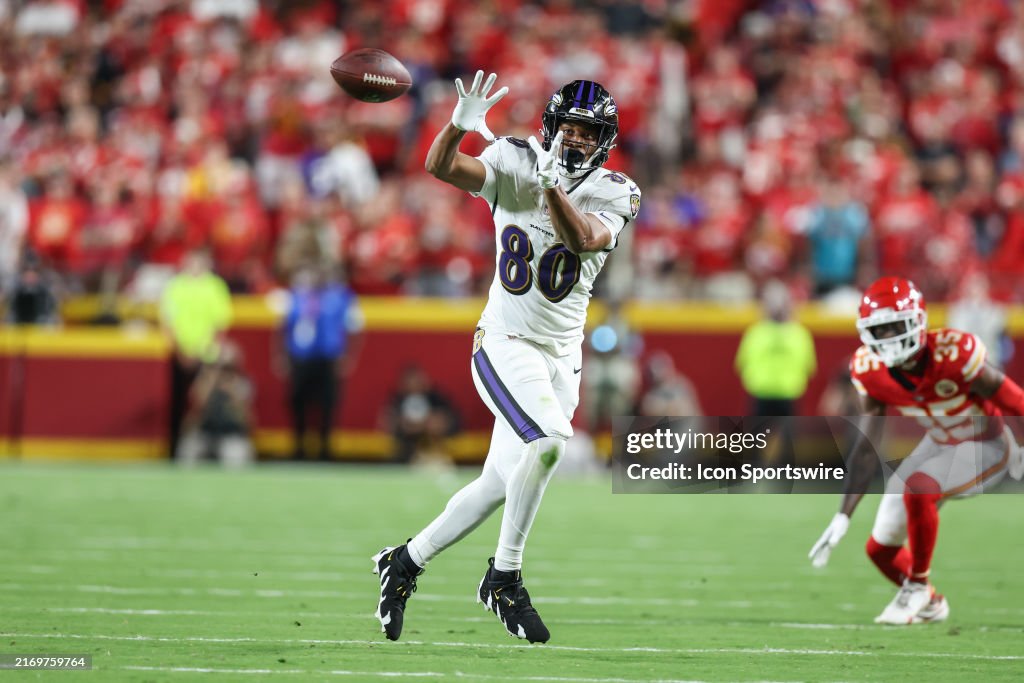 Baltimore Ravens tight end Isaiah Likely (80) makes a catch late in the fourth quarter of an NFL game between the Baltimore Ravens and Kansas City Chiefs on September 5, 2024 at GEHA Field at Arrowhead Stadium in Kansas City, MO. (Photo by Scott Winters/Icon Sportswire via Getty Images)