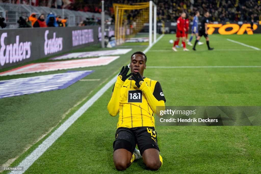 Gittens merayakan gol pembukanya. (Foto dari Hendrik Deckers/Getty Images)