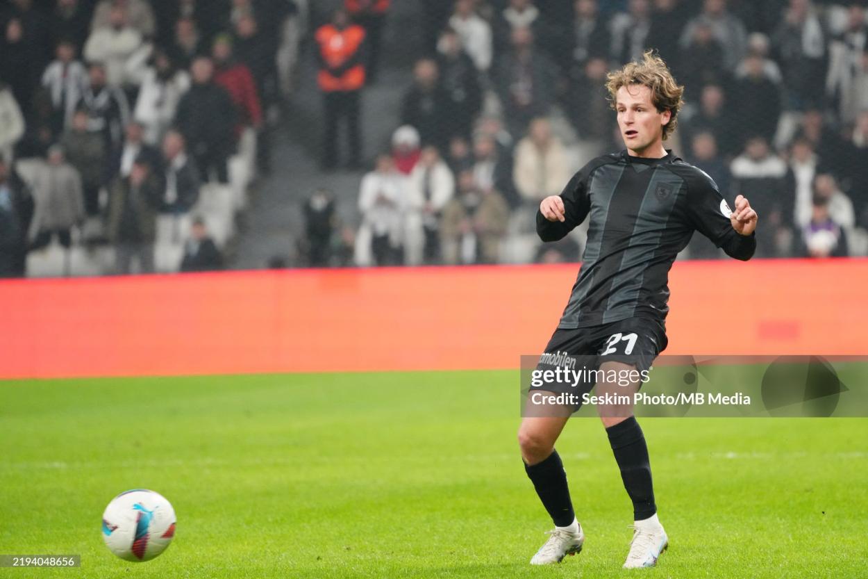 ISTANBUL, TURKEY - JANUARY 18: Carlo Holse of Samsunspor controls the ball during the Turkish Super League match between Besiktas and Samsunspor at Rams Park Stadium on January 18, 2025 in Istanbul, Turkey. (Photo by Seskim Photo/MB Media/Getty Images)