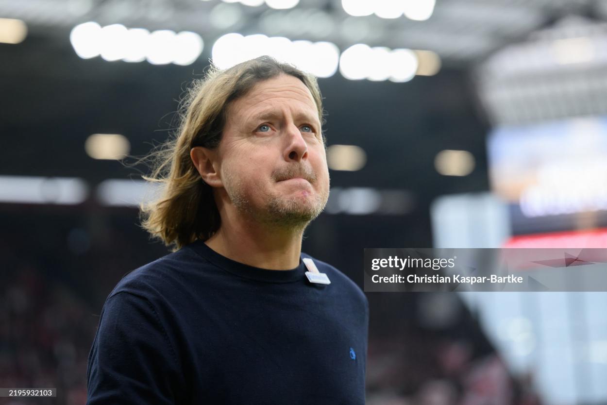 MAINZ, GERMANY - JANUARY 25: Bo Henriksen, Head coach of 1. FSV Mainz 05 looks on prior to the Bundesliga match between 1. FSV Mainz 05 and VfB Stuttgart at MEWA Arena on January 25, 2025 in Mainz, Germany. (Photo by Christian Kaspar-Bartke/Getty Images)