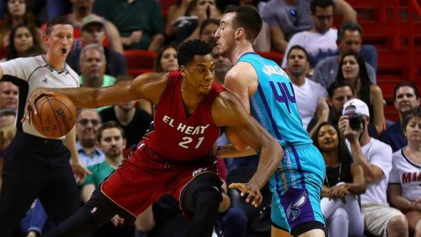 Whiteside contro Kaminsky, uno dei duelli più avvincenti della serie. Fonte: GettyImages