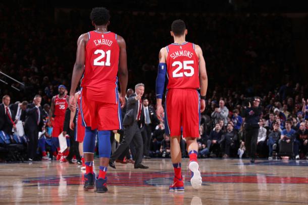 Embiid y Simmons | Foto: Getty Images