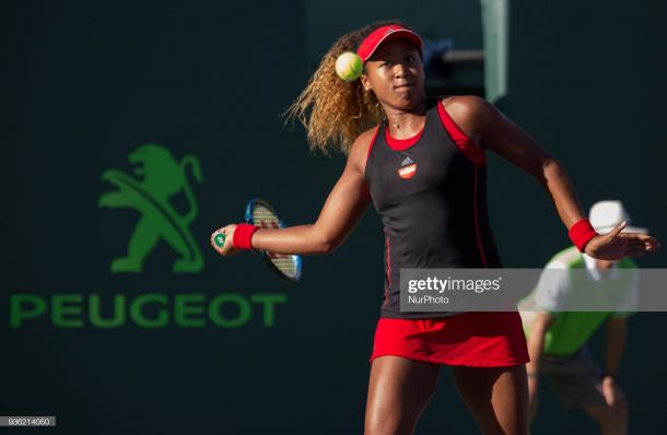 Osaka hits a forehand during her victory over Williams in Miami/Photo: Manuel Mazzanti/NurPhoto via Getty Images