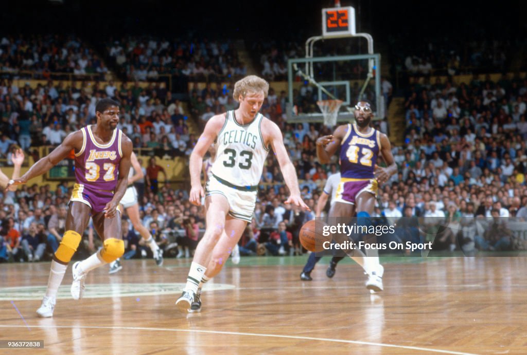 BOSTON, MA - CIRCA 1985: Larry Bird #33 of the <strong><a  data-cke-saved-href='https://www.vavel.com/en-us/nba/2024/02/18/1172972-the-jayson-tatum-factor.html' href='https://www.vavel.com/en-us/nba/2024/02/18/1172972-the-jayson-tatum-factor.html'>Boston Celtics</a></strong> dribbles the ball against the Los <strong><a  data-cke-saved-href='https://www.vavel.com/en-us/nba/2024/02/19/1173103-following-a-lacklustre-all-star-game-the-nba-once-more-left-looking-for-answers.html' href='https://www.vavel.com/en-us/nba/2024/02/19/1173103-following-a-lacklustre-all-star-game-the-nba-once-more-left-looking-for-answers.html'>Angeles Lakers</a></strong> during an NBA basketball game circa 1985 at the Boston Garden in Boston, Massachusetts. Bird played for the Celtics from 1979-92. (Photo by Focus on Sport/Getty Images)