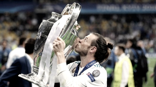 Gareth Bale besa la décimo tercera copa de Europa del Real Madrid | Foto: Getty Images
