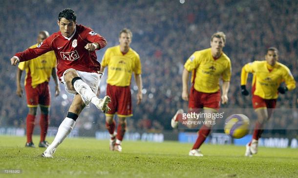 Cristiano Ronaldo marca un gol ante el Watford durante su etapa en el Manchester United |Foto: Getty Images