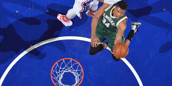 Saltare non è certo un problema per Giannis - Foto NBA.com on Twitter