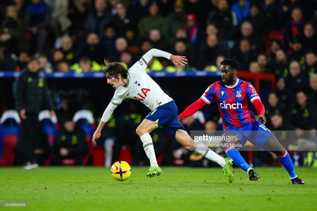Bryan Gil holds off Jeffrey Schlupp in their previous match. (Photo by Craig Mercer/MB Media/Getty Images)
