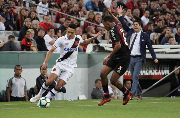 Gilberto passou boa parte da temporada como titular na lateral-direita vascaína (Foto: Carlos Gregório Jr/Vasco.com.br)