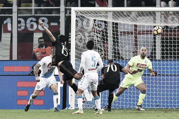O Milan tentou, mas não conseguiu evitar sua primeira derrota em 2017 (Foto: Giuseppe Cacace/Getty Images)