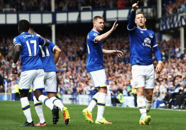 Ross Barkley celebrates after scoring Everton's only goal. | Photo: Getty Images