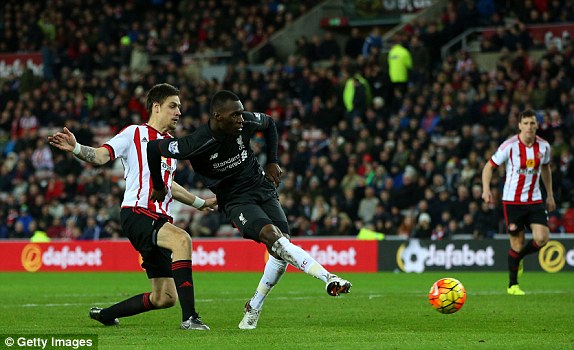 Benteke tucks away the second goal (photo: Getty Images)