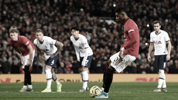 Marcus Rashford no falla desde el punto de penalti./ Foto: Premier League