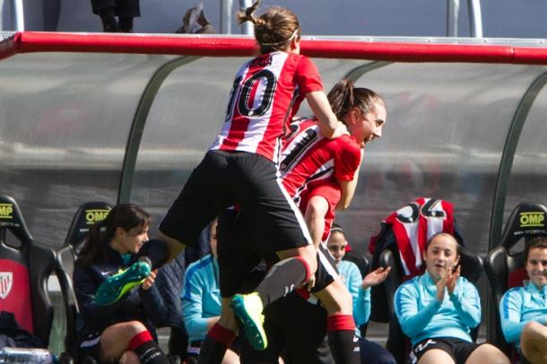 Las jugadoras del Athletic Club femenino celebran uno de los goles ante el Sporting Huelva | Fotografía: Athletic Club
