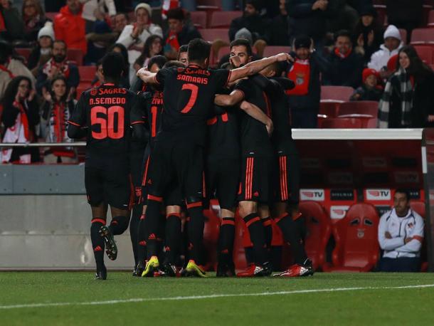 SL Benfica celebra la goleada y su pase a Semifinales / www.slbenfica.pt