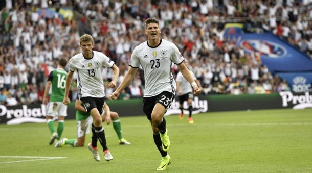 Mario Gomez festeggia il gol all'Europeo | Fonte immagine: indianexpress.com