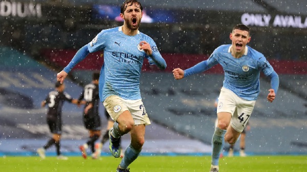 Bernardo y Foden, las figuras bajo la lluvia / FOTO: Premier League