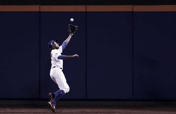 Curtis Granderson makes a terrific catch in the sixth inning. (Elsa/Getty Images North America)