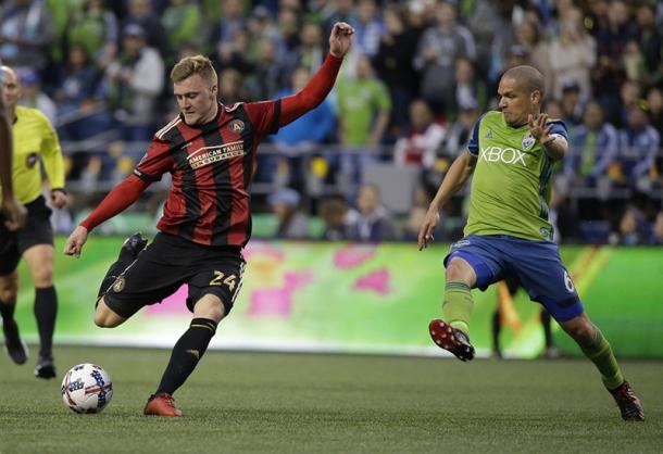 Julian Gressel strikes the ball during Atlanta's 0-0 draw against the Seattle Sounders. (Source: Ted S. Warren/AP Photo)