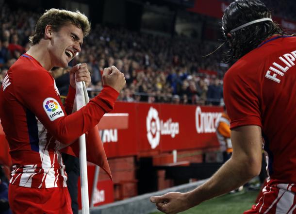 Griezmann celebra uno de sus goles en el último Sevilla-Atletico. Fuente: Atlético de M.
