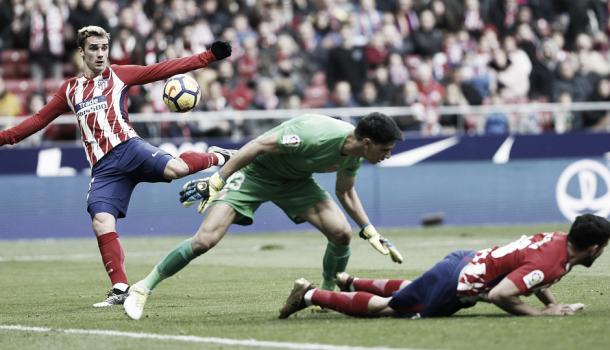 Momento del golpeo de Griezmann para hacer el 1-0 | Atlético de Madrid
