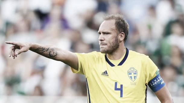 Granqvist dando indicaciones. Foto: FIFA.com.