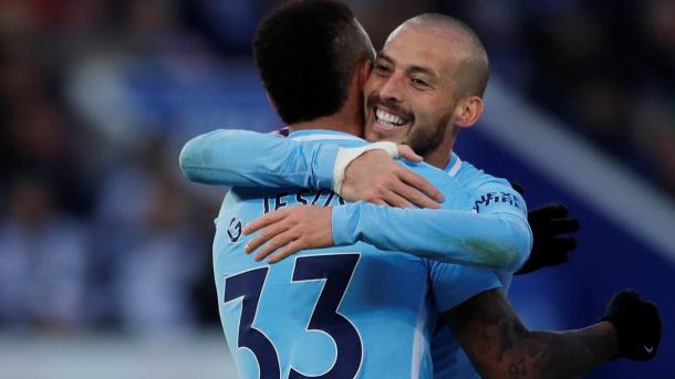 Gabriel Jesús y David Silva celebran la victoria del Manchester City