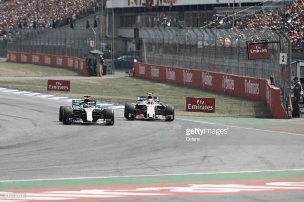 Hamilton adelantando a Ocon en el Gran Premio de Alemania | Fuente: Getty Images