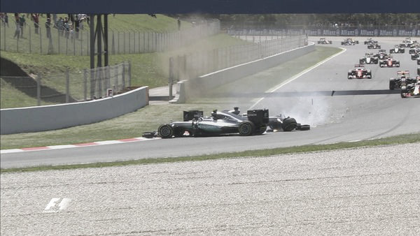 Momento del choque entre los Mercedes | Twitter oficial de la F1