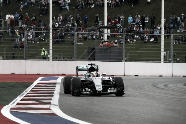 Hamilton persigue a Rosberg | Twitter oficial de la F1