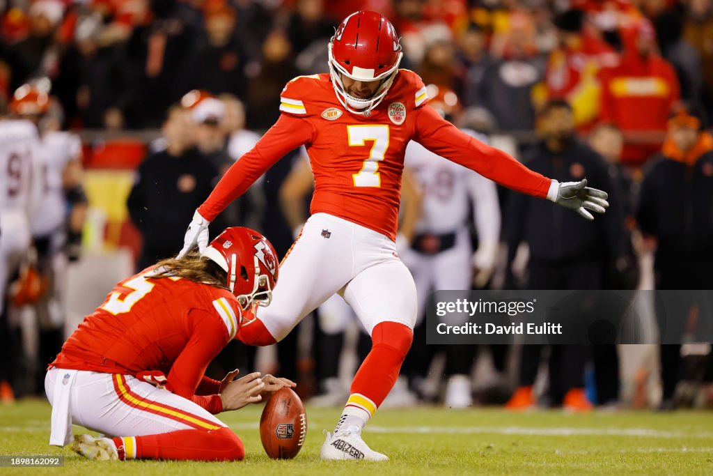 Harrison Butker #7 of the <strong><a  data-cke-saved-href='https://www.vavel.com/en-us/nfl/2023/11/05/1161925-nfl-kansas-city-21-14-miami-dolphins.html' href='https://www.vavel.com/en-us/nfl/2023/11/05/1161925-nfl-kansas-city-21-14-miami-dolphins.html'>Kansas City</a></strong> Chiefs kicks a field goal during the fourth quarter against the <strong><a  data-cke-saved-href='https://www.vavel.com/en-us/nfl/2023/12/17/1166332-minnesota-vikings-24-27-cincinnati-bengals-bengals-snatch-win-in-overtime.html' href='https://www.vavel.com/en-us/nfl/2023/12/17/1166332-minnesota-vikings-24-27-cincinnati-bengals-bengals-snatch-win-in-overtime.html'>Cincinnati Bengals</a></strong> at GEHA Field at Arrowhead Stadium on December 31, 2023 in <strong><a  data-cke-saved-href='https://www.vavel.com/en-us/nfl/2023/09/24/1157130-nfl-kansas-city-chiefs-continue-to-shake-it-off-with-win-over-the-chicago-bears.html' href='https://www.vavel.com/en-us/nfl/2023/09/24/1157130-nfl-kansas-city-chiefs-continue-to-shake-it-off-with-win-over-the-chicago-bears.html'>Kansas City</a></strong>, Missouri. (Photo by David Eulitt/Getty Images)
