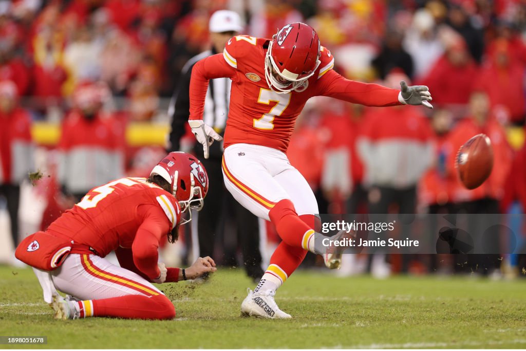 Harrison Butker #7 of the <strong><a  data-cke-saved-href='https://www.vavel.com/en-us/nfl/2023/09/17/1156346-nfl-chiefs-back-on-track-with-win-over-jaguars.html' href='https://www.vavel.com/en-us/nfl/2023/09/17/1156346-nfl-chiefs-back-on-track-with-win-over-jaguars.html'>Kansas City</a></strong> Chiefs kicks a field goal during the second quarter against the Cincinnati Bengals at GEHA Field at Arrowhead Stadium on December 31, 2023 in Kansas City, Missouri. (Photo by Jamie Squire/Getty Images)