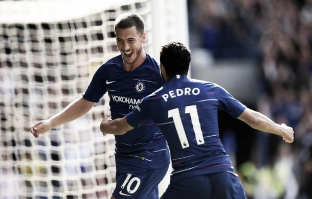 Pedro y Hazard celebran el 2-1 parcial de los londinenses | Fuente: Chelsea.