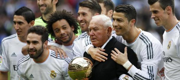 Herrerin con el balón de Oro. Fuente: EFE