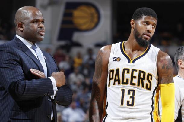 Nate McMillan e Paul George. Fonte: Joe Robbins/Getty Images