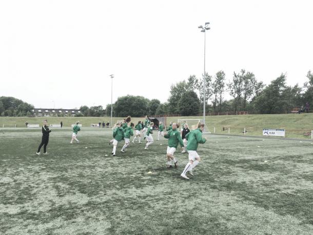 Hibernian warm up ahead of their game against Boroughmuir Thistle. Photo: Hibernian's Twitter @HibsLadies