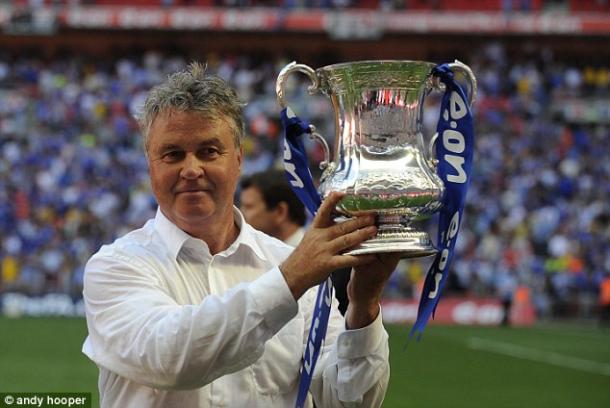 Hiddink holds the FA Cup (photo: Andy Hooper)