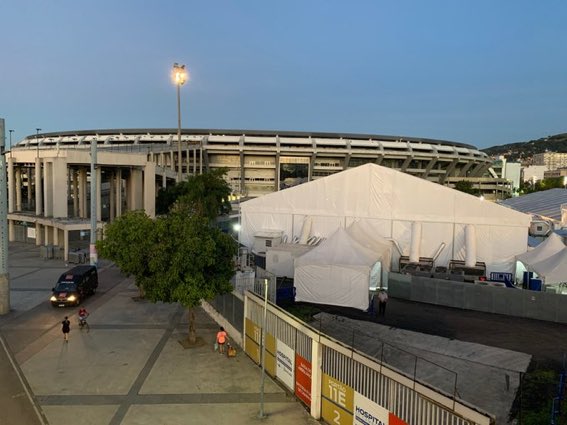 Estádio Maracanã bem ao lado do hospital de campanha Maracanã (Foto: Reprodução / André Durão)