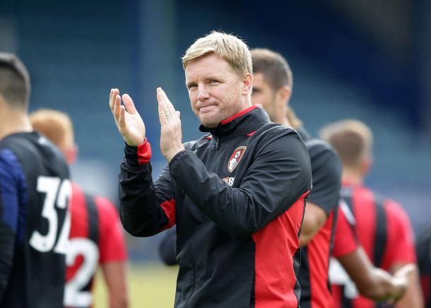 Eddie Howe aplaude a los suyos tras la victoria frente al Portsmouth | afcb.co.uk