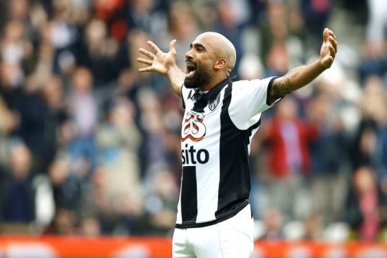 Samuel Armenteros, con la maglia dell'Heracles Almelo