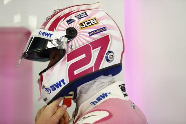 Hulkenberg con su nuevo casco. Foto: F1