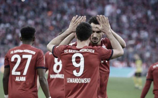 Lewandowski y Hummels, ambos ex Dortmund abrieron el marcador | Foto: @FCBayern_Es