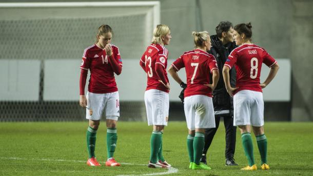 A dejected group of Hungary players gather after defeat to Turkey. (Photo: MLSZ)