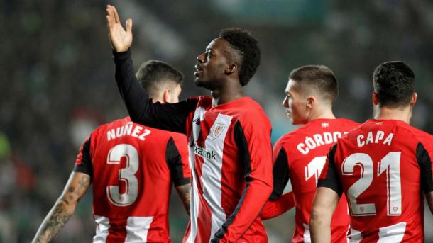 Williams saluda a la grada durante la celebración de un gol | Foto: Archivo EFE