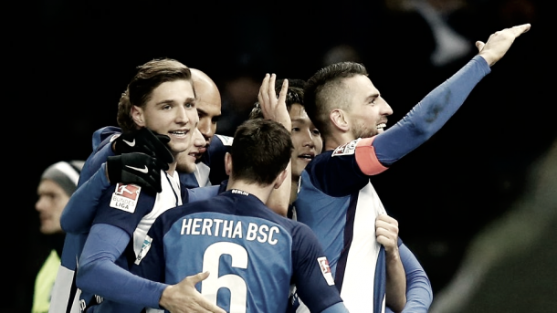 Ibisevic celebrando un gol con sus compañeros | Bundesliga Oficial