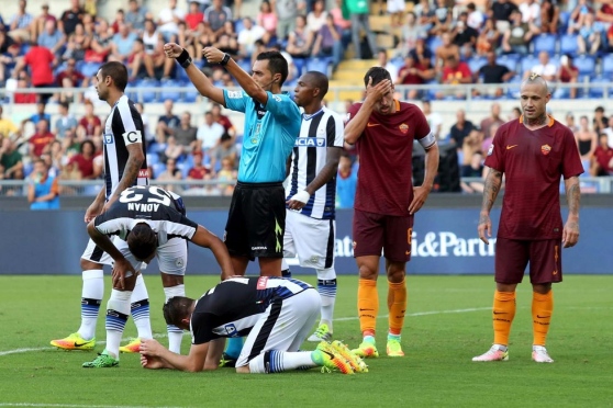 Heurtaux sustained his injury clashing heads with Strootman | photo: messageroveneto.it